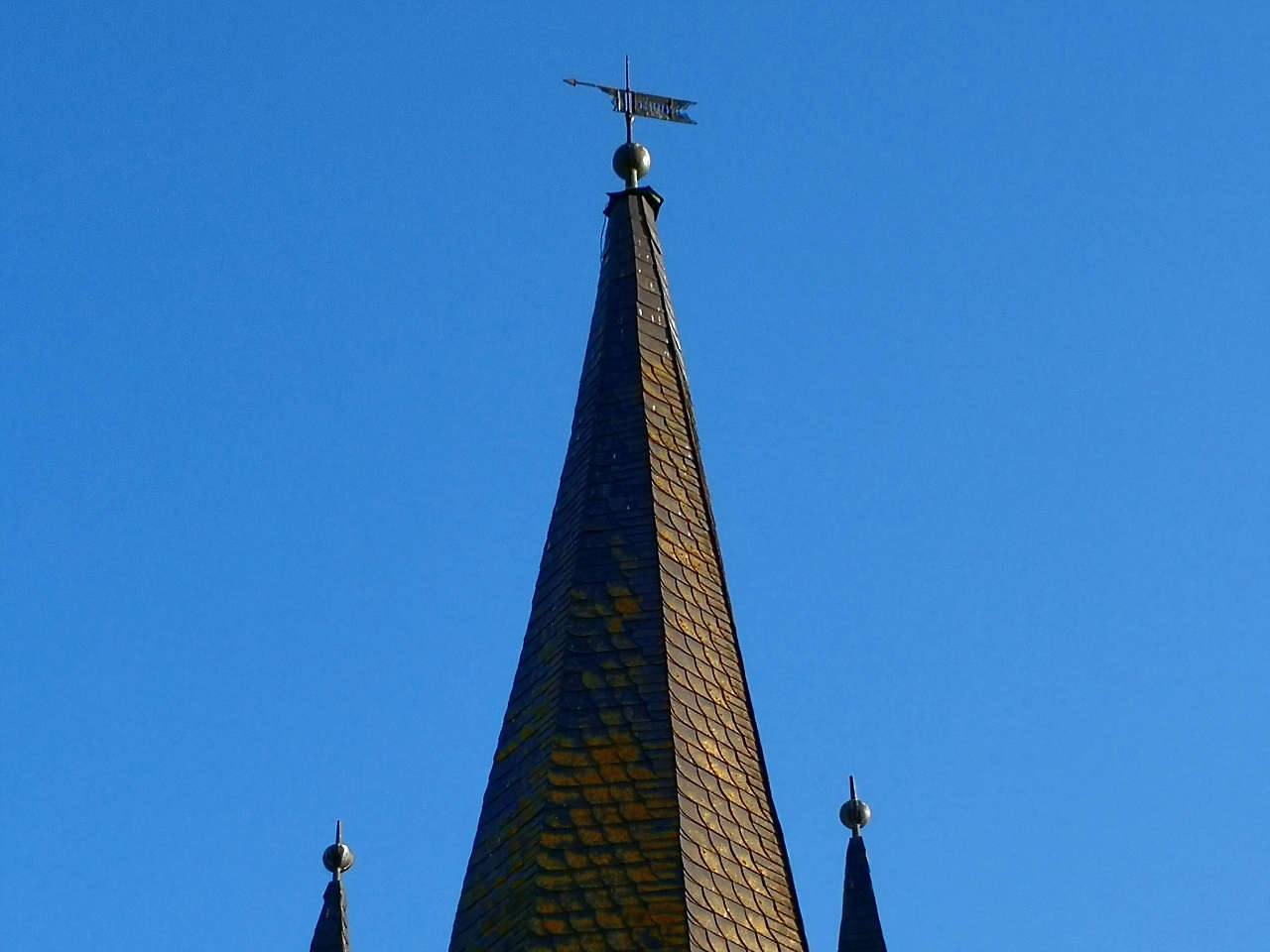 Ev. Kirche Zum Heiligen Geist, Schiedungen